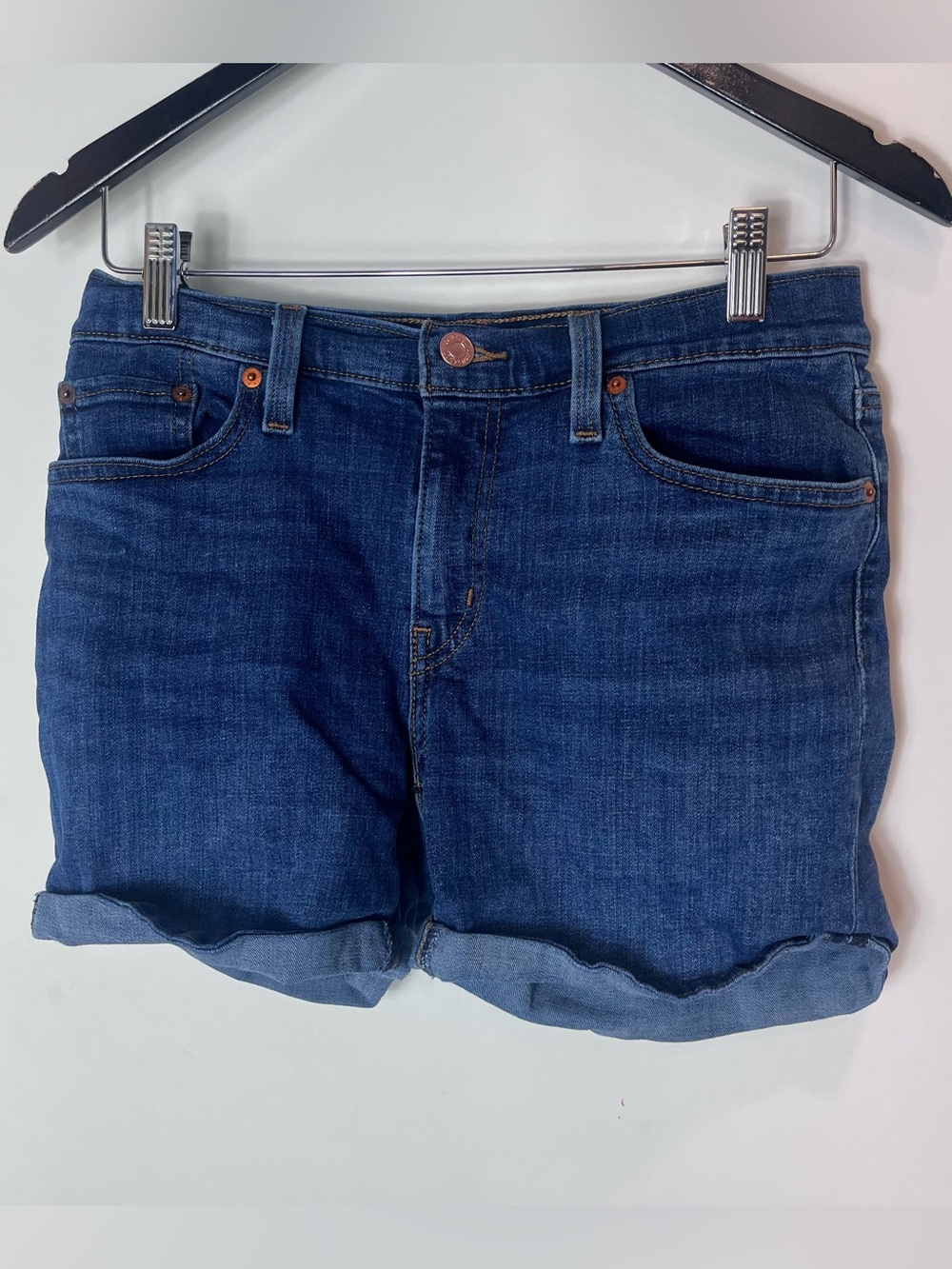 Levis Womens Mid Length Shorts Cuffed Denim Medium Wash Size 28 Dark Blue‎
